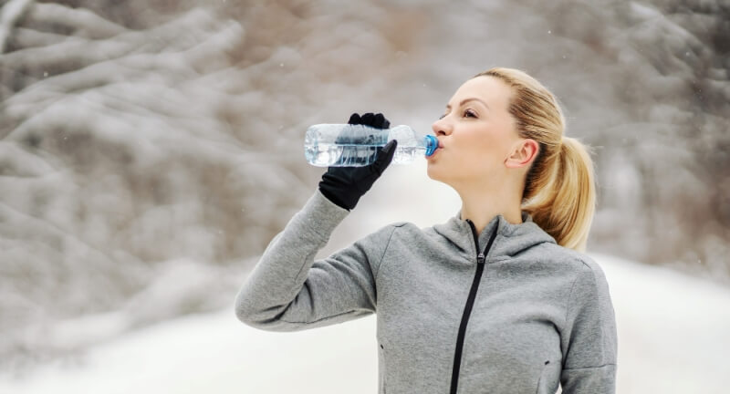 Сколько воды нужно пить зимой? Исследование с участием нутрициолога